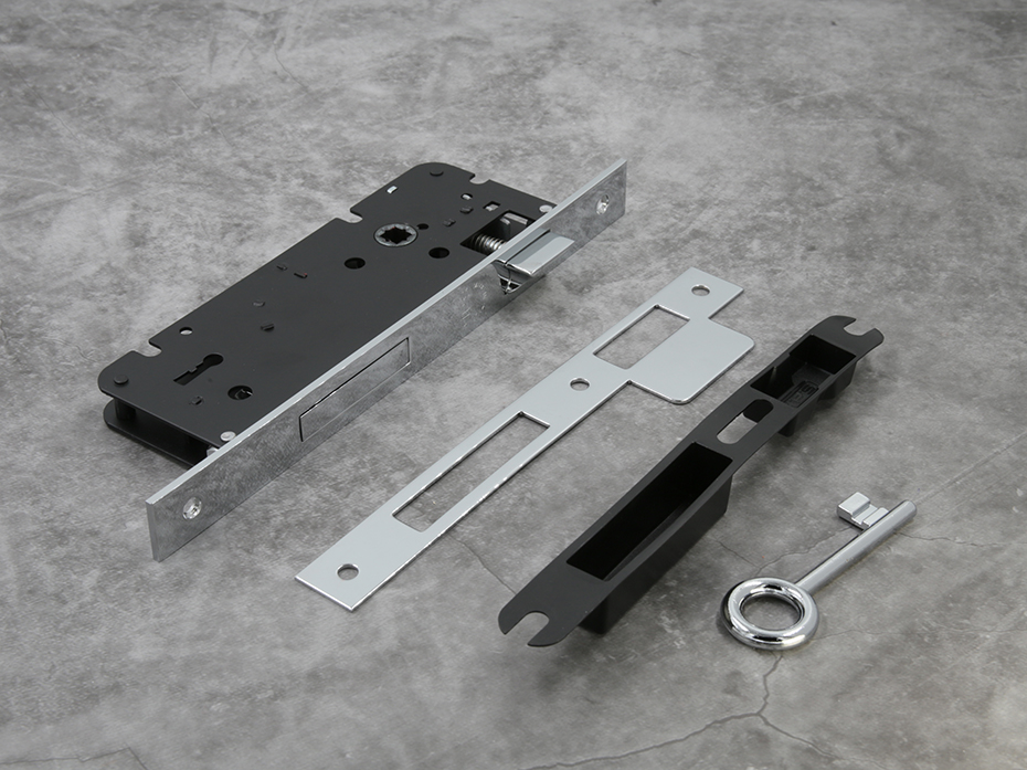 Замок дверной SAB 022609040 OCL под ключ буратино полированный хром