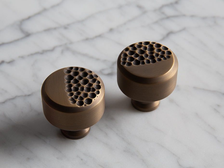 Мебельная ручка Oliver Knights Drake CH I 25 мм античная бронза