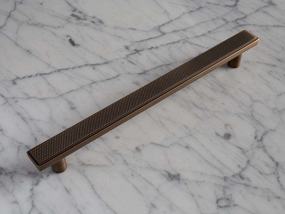 Мебельная ручка скоба Oliver Knights Beatrice CH II 240 мм античная латунь