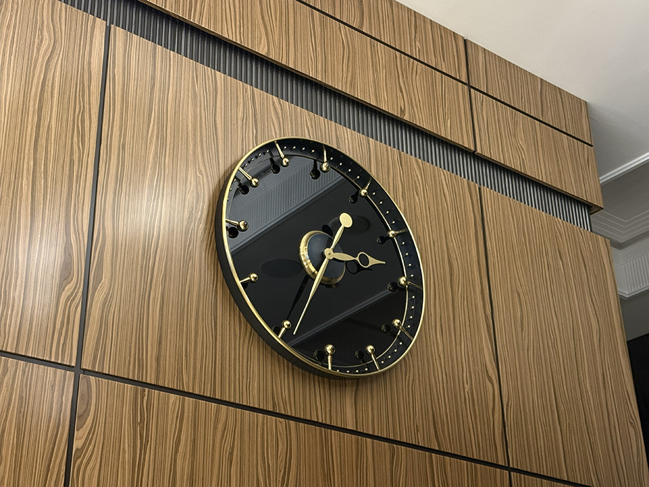 Часы FG-1002026 матовая латунь стекло чёрное глянец 800мм