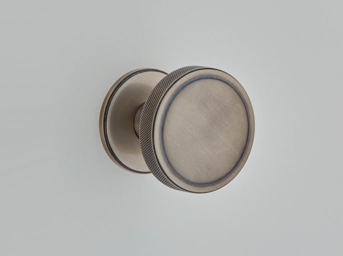 Дверная ручка-кноб на розетке Croft Argyle 3002 античный никель