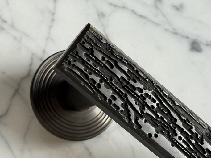 Дверная ручка на розетке Oliver Knights Serlo LH чёрная бронза