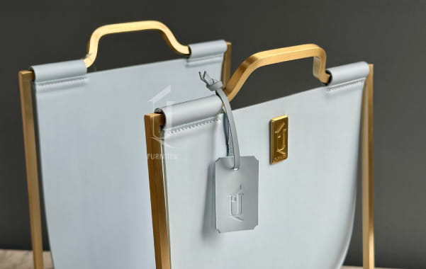 Подставка для сумок: когда практичность встречается со стилем