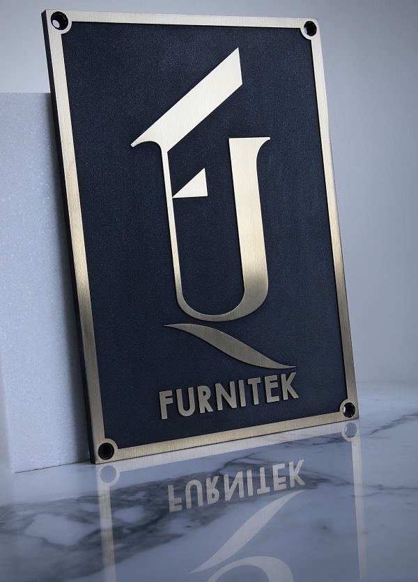 Изготовление шильдов из латуни